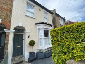 Family 4-Bed House & Secluded Garden - Wimbledon